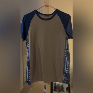 T-shirt. Size small.
